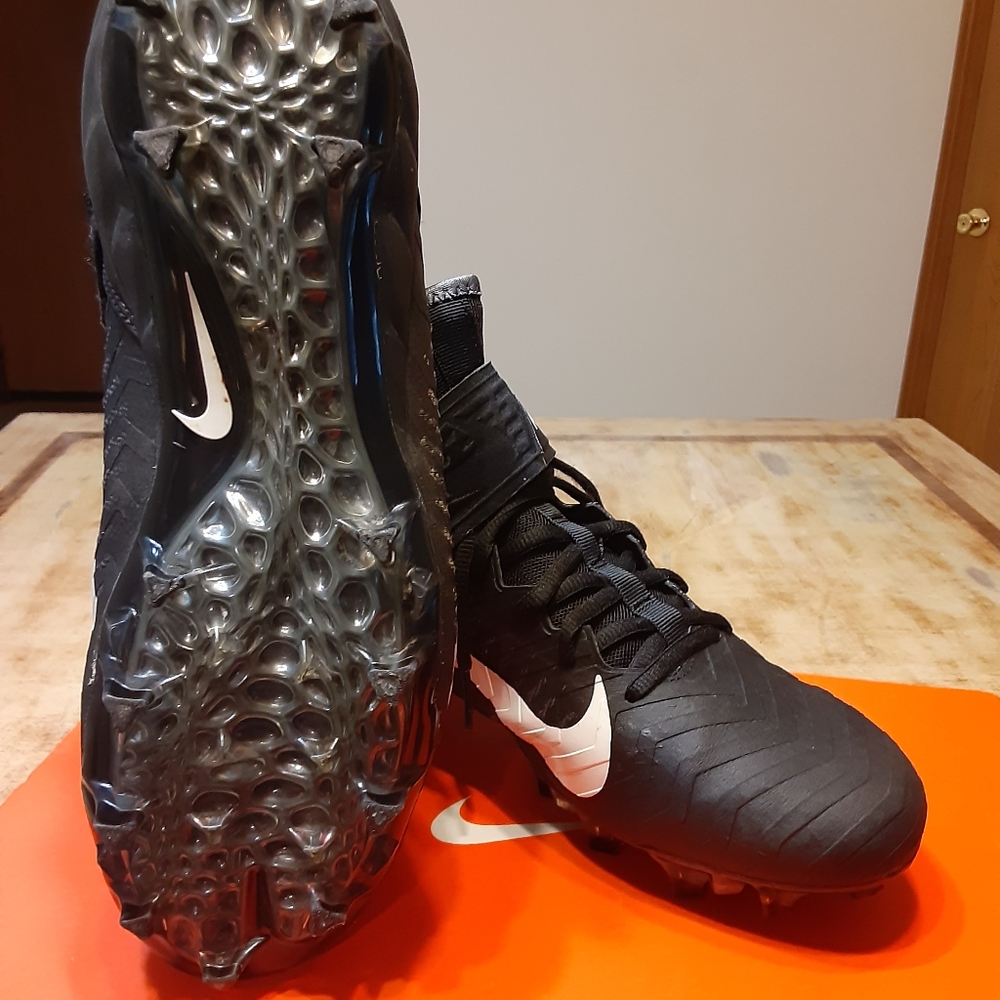 Nike Alpha football cleats boys/men
